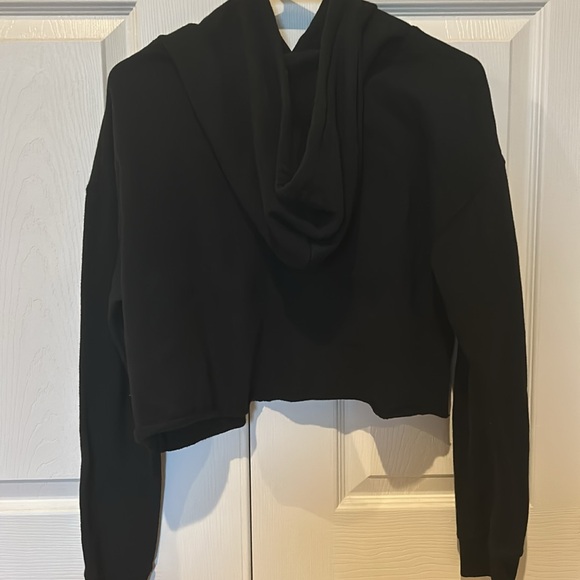 Worn 1X, iHeartRadio, women’s, cozy cropped Jingle Ball hoodie, raw hem - Picture 3 of 4